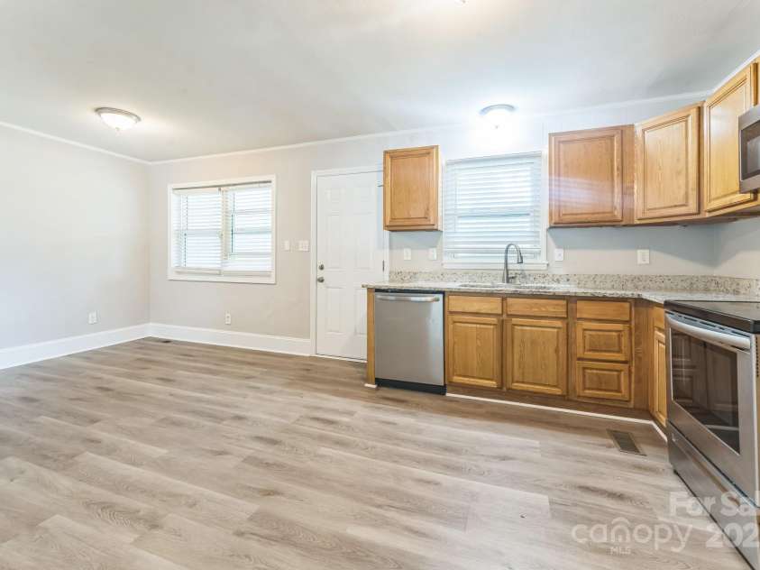 1631 Vancouver Drive, Charlotte, NC 28213.  MLS# CAR4264766, YatesRealty ID 24834. 