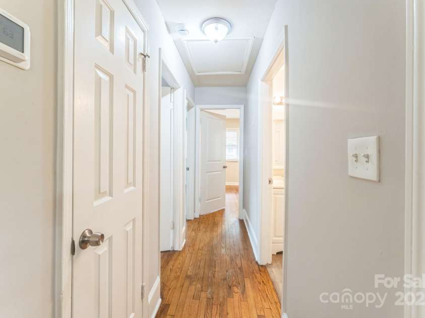 1631 Vancouver Drive, Charlotte, NC 28213.  MLS# CAR4264766, YatesRealty ID 24834. 
