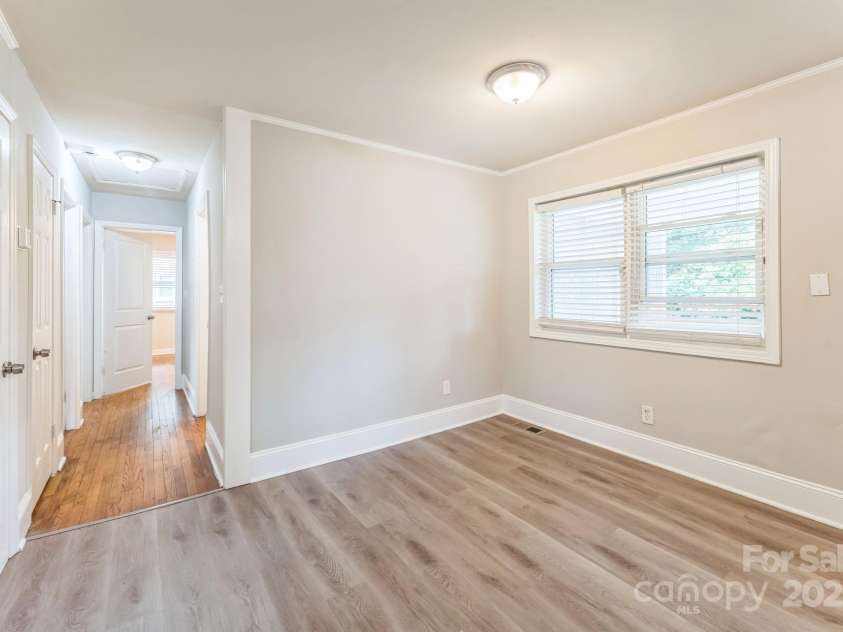 1631 Vancouver Drive, Charlotte, NC 28213.  MLS# CAR4264766, YatesRealty ID 24834. 
