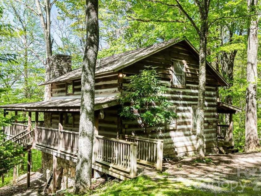 524 McDaris Loop Drive, Mars Hill, NC 28754.  MLS# CAR4380210, YatesRealty ID 24837. 