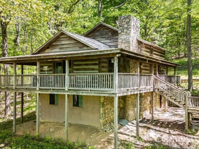 524 McDaris Loop Drive, Mars Hill, NC 28754.  MLS# CAR4380210, YatesRealty ID 24837. 