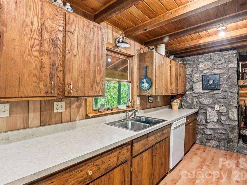 524 McDaris Loop Drive, Mars Hill, NC 28754.  MLS# CAR4380210, YatesRealty ID 24837. 