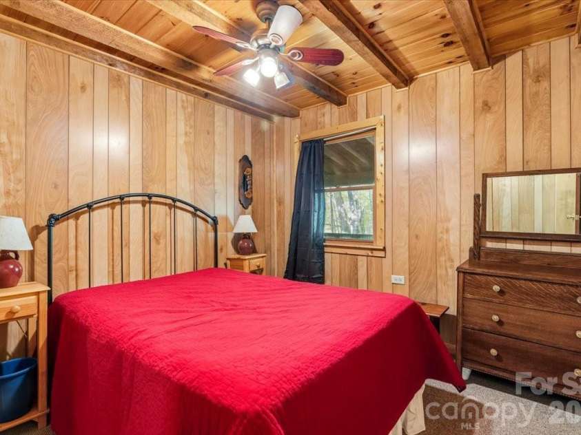 524 McDaris Loop Drive, Mars Hill, NC 28754.  MLS# CAR4380210, YatesRealty ID 24837. 