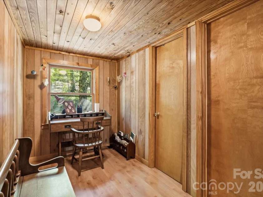 524 McDaris Loop Drive, Mars Hill, NC 28754.  MLS# CAR4380210, YatesRealty ID 24837. 