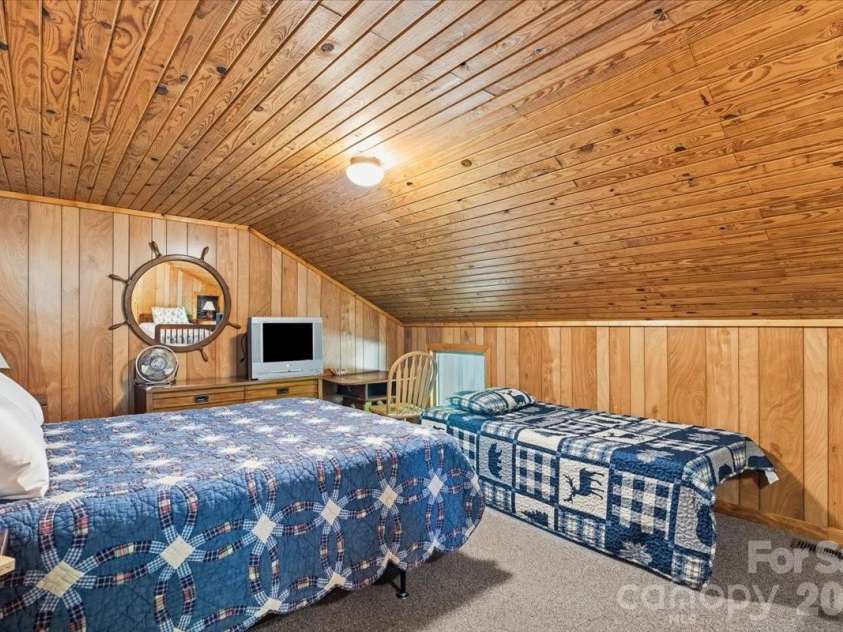 524 McDaris Loop Drive, Mars Hill, NC 28754.  MLS# CAR4380210, YatesRealty ID 24837. 