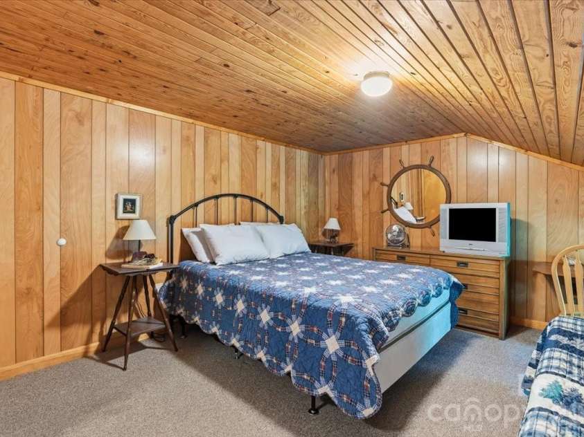 524 McDaris Loop Drive, Mars Hill, NC 28754.  MLS# CAR4380210, YatesRealty ID 24837. 