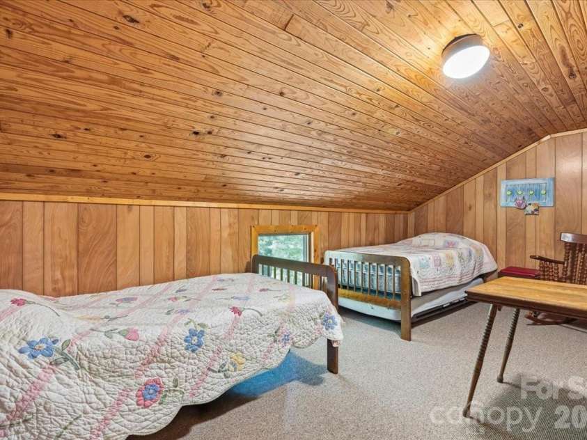 524 McDaris Loop Drive, Mars Hill, NC 28754.  MLS# CAR4380210, YatesRealty ID 24837. 