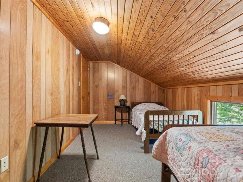 524 McDaris Loop Drive, Mars Hill, NC 28754.  MLS# CAR4380210, YatesRealty ID 24837. 