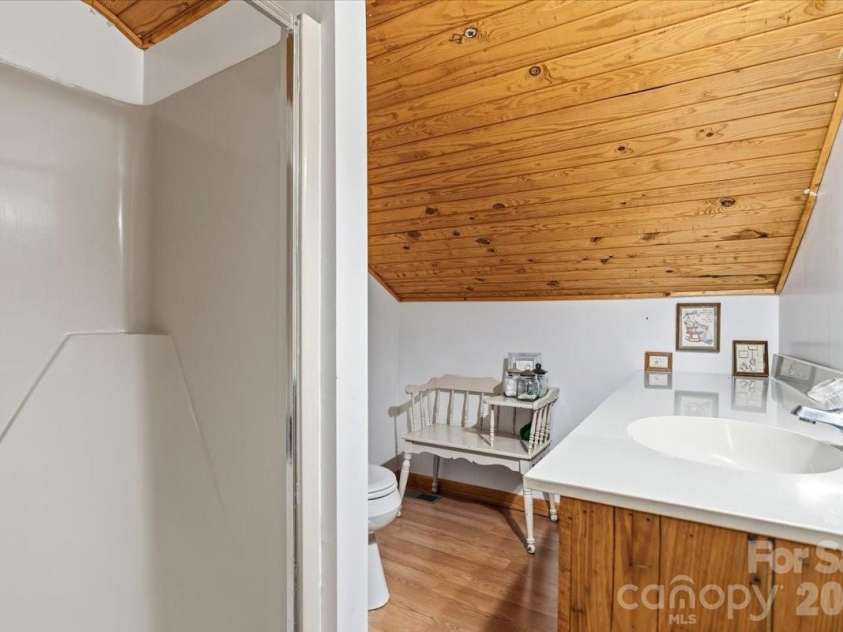 524 McDaris Loop Drive, Mars Hill, NC 28754.  MLS# CAR4380210, YatesRealty ID 24837. 