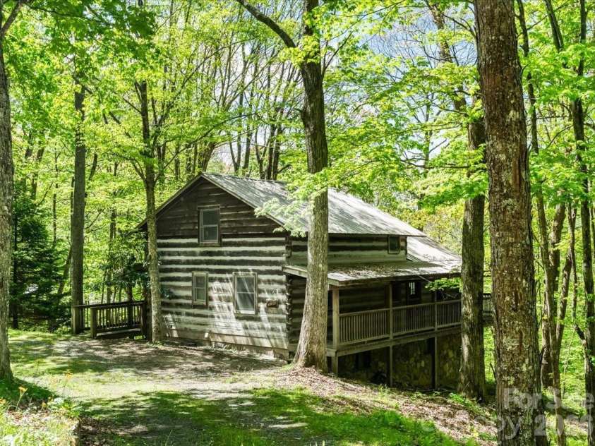 524 McDaris Loop Drive, Mars Hill, NC 28754.  MLS# CAR4380210, YatesRealty ID 24837. 