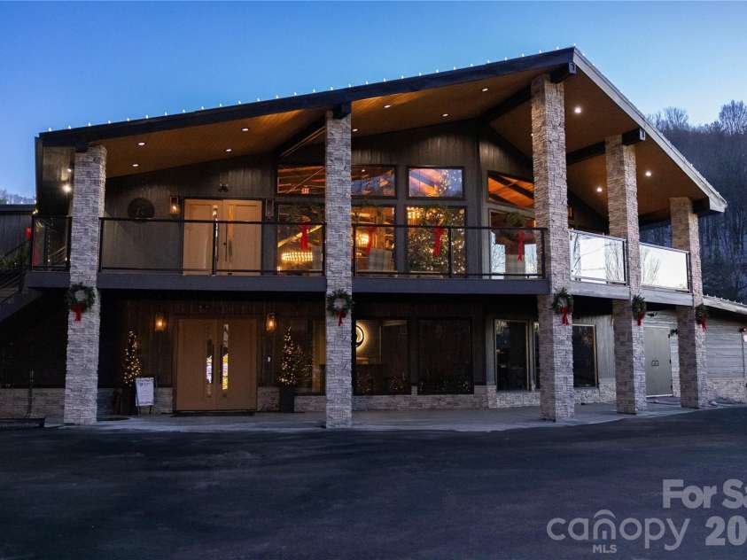524 McDaris Loop Drive, Mars Hill, NC 28754.  MLS# CAR4380210, YatesRealty ID 24837. 