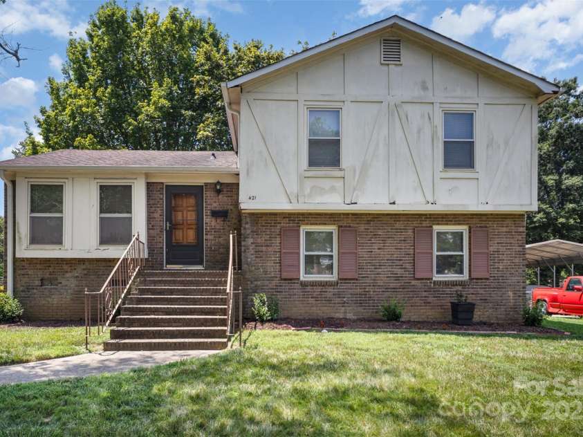 421 Vickery Drive, Charlotte, NC 28215.  MLS# CAR4277068, YatesRealty ID 24838. 