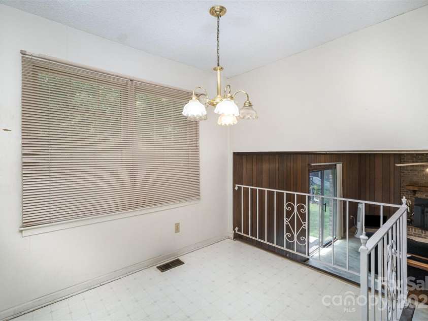 421 Vickery Drive, Charlotte, NC 28215.  MLS# CAR4277068, YatesRealty ID 24838. 