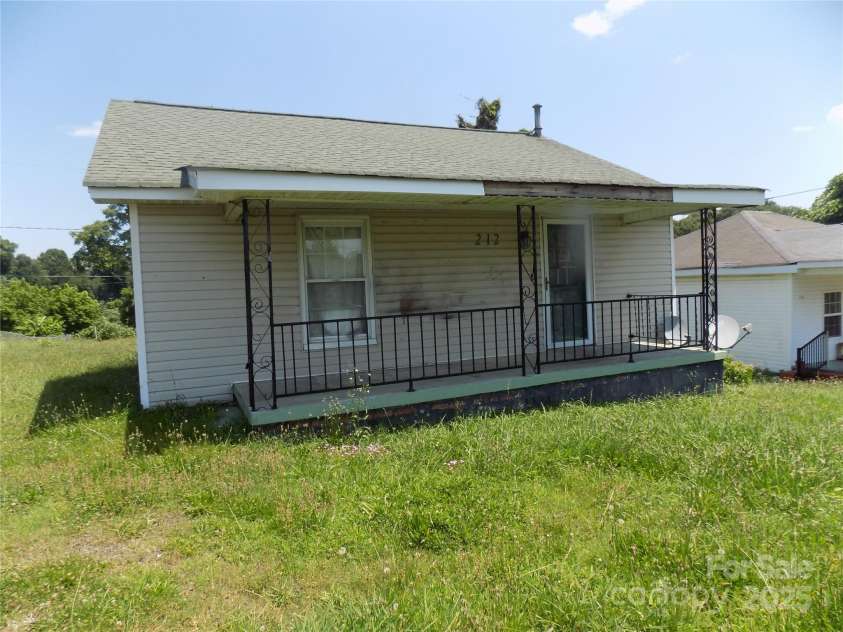 212 Huffman Road, Gastonia, NC 28052.  MLS# CAR4273984, YatesRealty ID 24839. FRONT