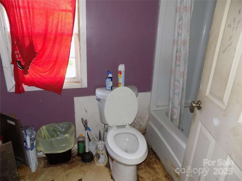 212 Huffman Road, Gastonia, NC 28052.  MLS# CAR4273984, YatesRealty ID 24839. FULL BATH