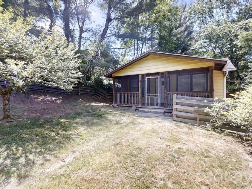 33 Euclid Boulevard, Asheville, NC 28806.  MLS# CAR4382839, YatesRealty ID 24839. Covered front porch 