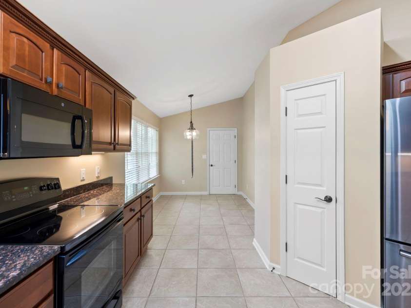 241 Fairway View Drive, Etowah, NC 28729.  MLS# CAR4304614, YatesRealty ID 2484. Kitchen with breakfast area