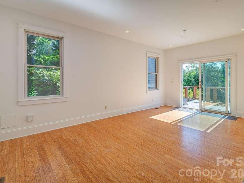 60 Sunrise Drive, Asheville, NC 28806.  MLS# CAR4300422, YatesRealty ID 2484. 