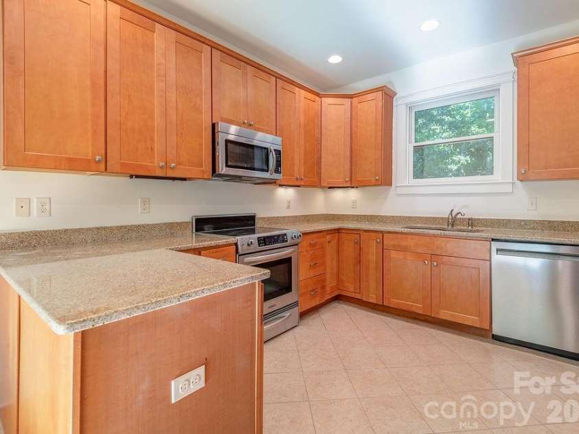 60 Sunrise Drive, Asheville, NC 28806.  MLS# CAR4300422, YatesRealty ID 2484. 