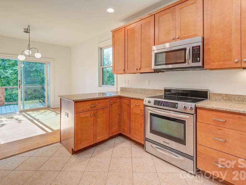 60 Sunrise Drive, Asheville, NC 28806.  MLS# CAR4300422, YatesRealty ID 2484. 