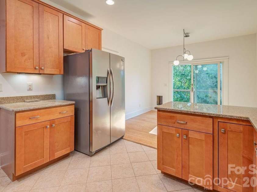 60 Sunrise Drive, Asheville, NC 28806.  MLS# CAR4300422, YatesRealty ID 2484. 