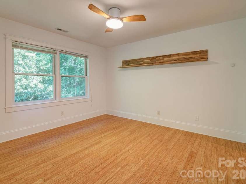 60 Sunrise Drive, Asheville, NC 28806.  MLS# CAR4300422, YatesRealty ID 2484. 