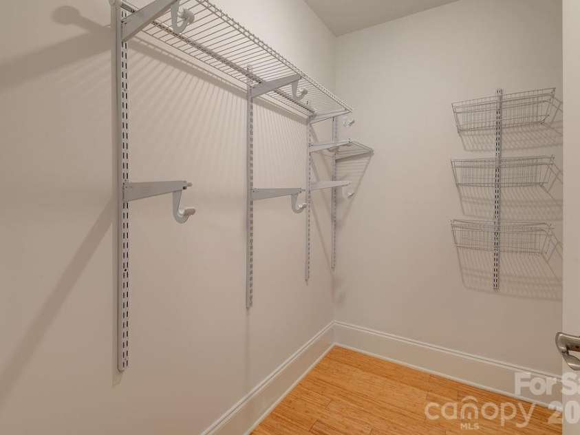 60 Sunrise Drive, Asheville, NC 28806.  MLS# CAR4300422, YatesRealty ID 2484. 