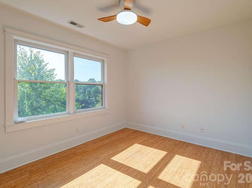 60 Sunrise Drive, Asheville, NC 28806.  MLS# CAR4300422, YatesRealty ID 2484. 