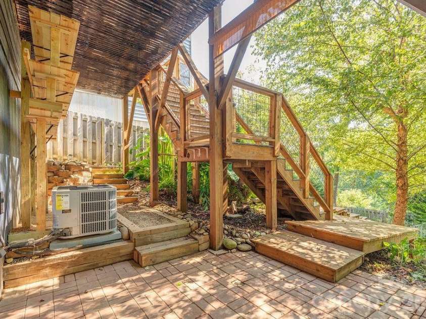 60 Sunrise Drive, Asheville, NC 28806.  MLS# CAR4300422, YatesRealty ID 2484. 