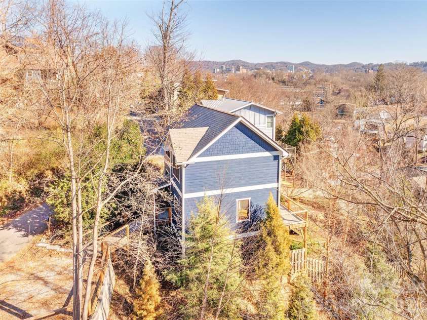 60 Sunrise Drive, Asheville, NC 28806.  MLS# CAR4300422, YatesRealty ID 2484. 