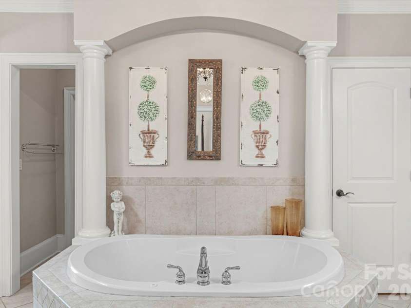 4017 Beechwood Spring Lane, Belmont, NC 28012.  MLS# CAR4364266, YatesRealty ID 24840. 