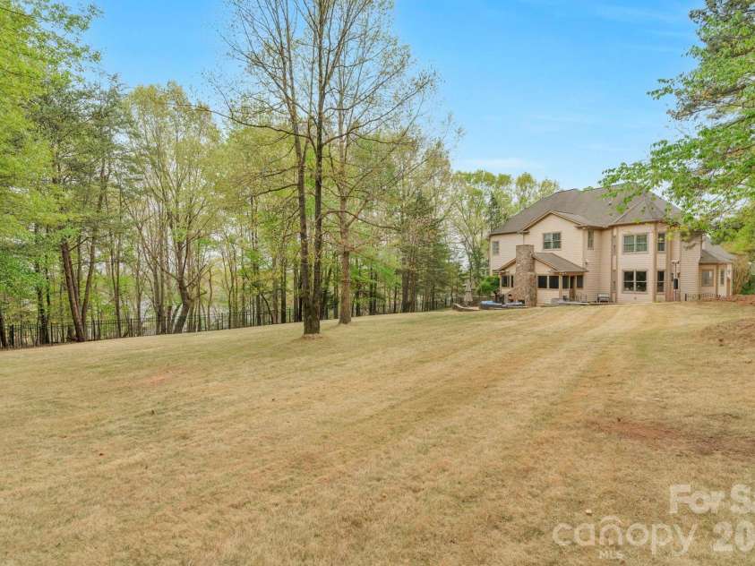 4017 Beechwood Spring Lane, Belmont, NC 28012.  MLS# CAR4364266, YatesRealty ID 24840. 
