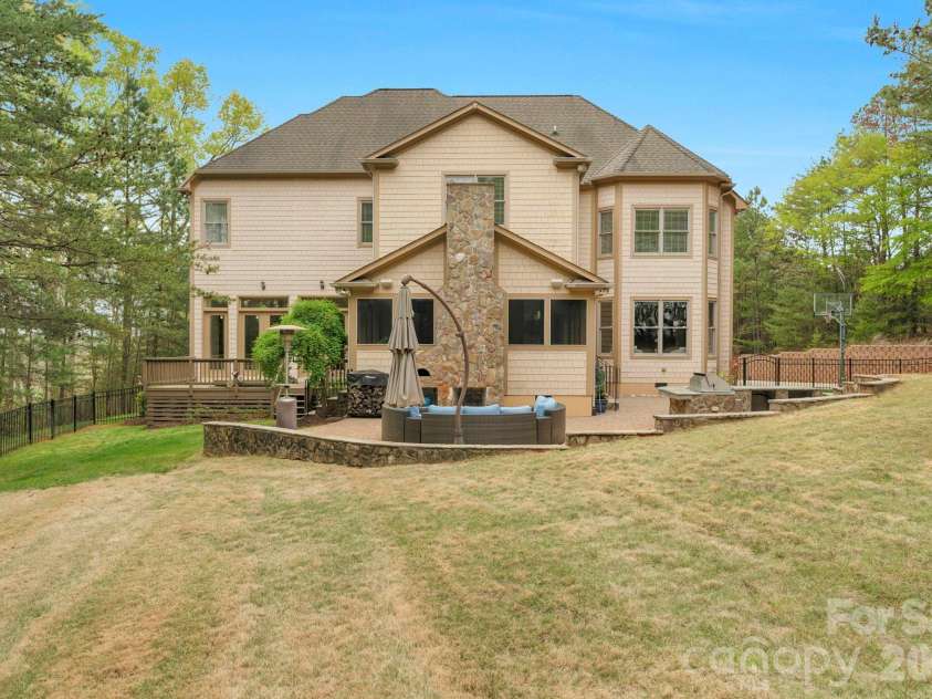 4017 Beechwood Spring Lane, Belmont, NC 28012.  MLS# CAR4364266, YatesRealty ID 24840. LARGE BACK YARD WITH ROOM FOR POOL & 
