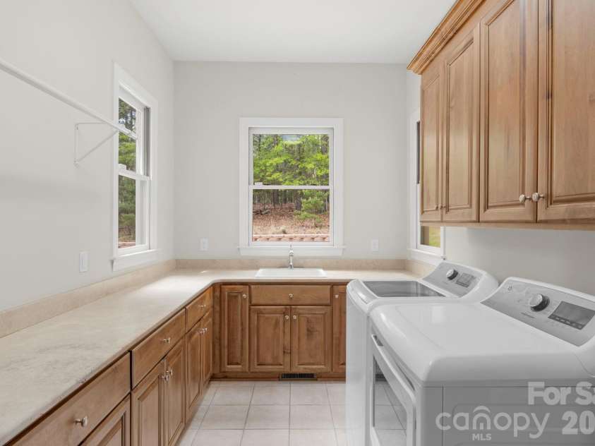 4017 Beechwood Spring Lane, Belmont, NC 28012.  MLS# CAR4364266, YatesRealty ID 24840. Laundry
