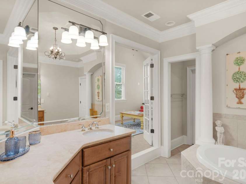 4017 Beechwood Spring Lane, Belmont, NC 28012.  MLS# CAR4364266, YatesRealty ID 24840. PRIMARY BATH, SPLIT HIS/HERS SINKS