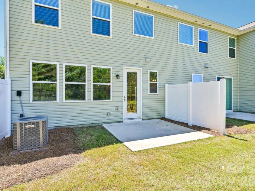 1325 Southern Sugar Drive, Charlotte, NC 28262.  MLS# CAR4381363, YatesRealty ID 24842. 