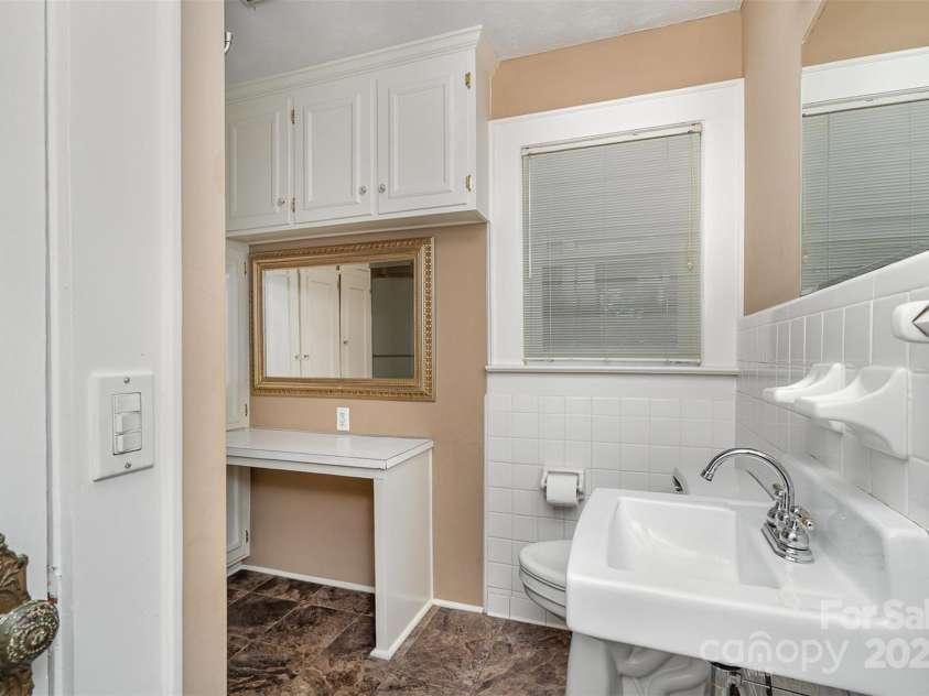 300 Caldwell Street, Kannapolis, NC 28083.  MLS# CAR4261205, YatesRealty ID 24842. 