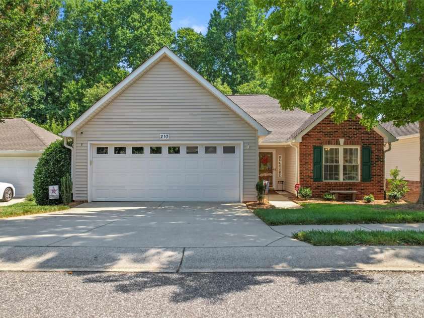 210 Oak Village Parkway, Mooresville, NC 28117.  MLS# CAR4273395, YatesRealty ID 24844. 