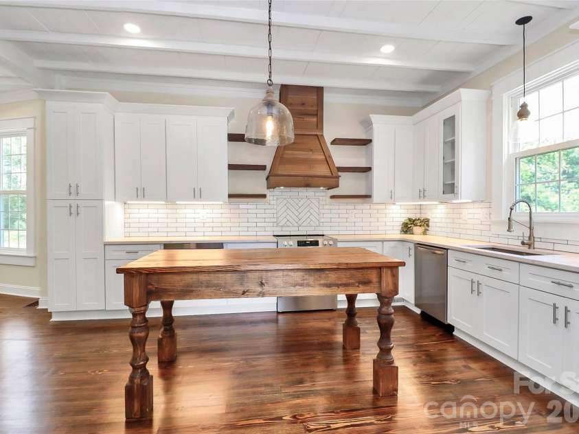 604 Ferguson Ridge Road, Gastonia, NC 28052.  MLS# CAR4374772, YatesRealty ID 24844. 