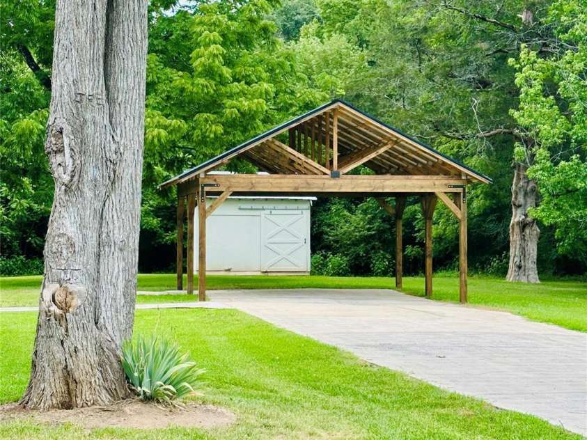 604 Ferguson Ridge Road, Gastonia, NC 28052.  MLS# CAR4374772, YatesRealty ID 24844. 