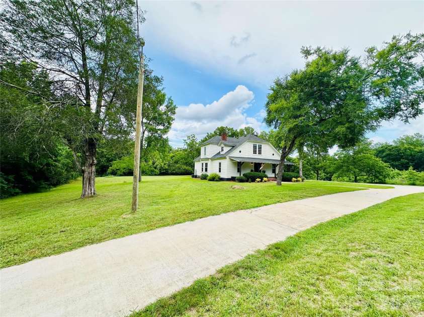 604 Ferguson Ridge Road, Gastonia, NC 28052.  MLS# CAR4374772, YatesRealty ID 24844. 