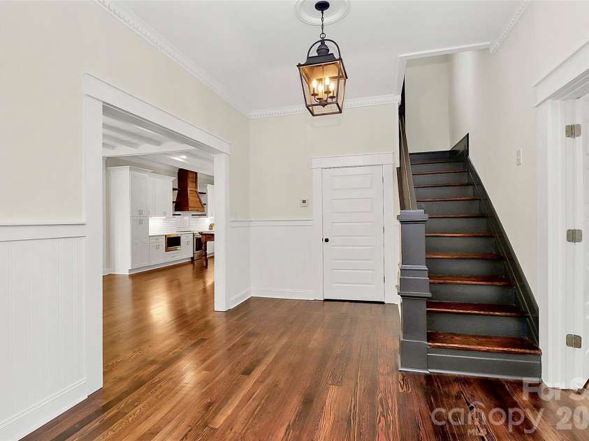 604 Ferguson Ridge Road, Gastonia, NC 28052.  MLS# CAR4374772, YatesRealty ID 24844. Second foyer leading into the dining and kitchen area