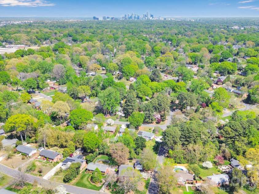 1745 Wensley Drive, Charlotte, NC 28210.  MLS# CAR4374719, YatesRealty ID 24845. 