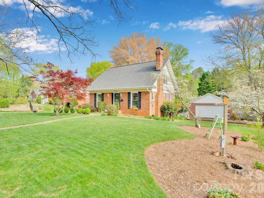 1745 Wensley Drive, Charlotte, NC 28210.  MLS# CAR4374719, YatesRealty ID 24845. 