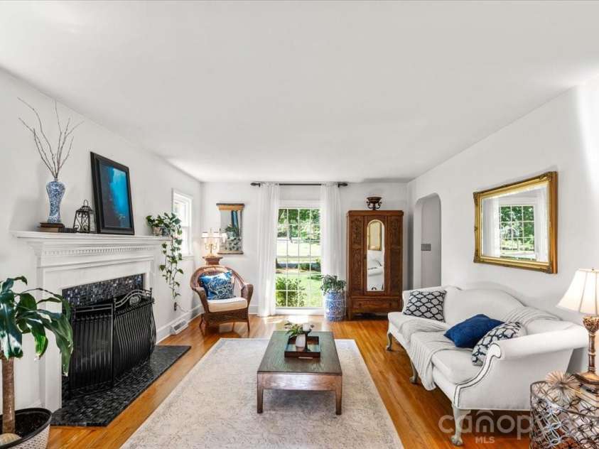 1745 Wensley Drive, Charlotte, NC 28210.  MLS# CAR4374719, YatesRealty ID 24845. 