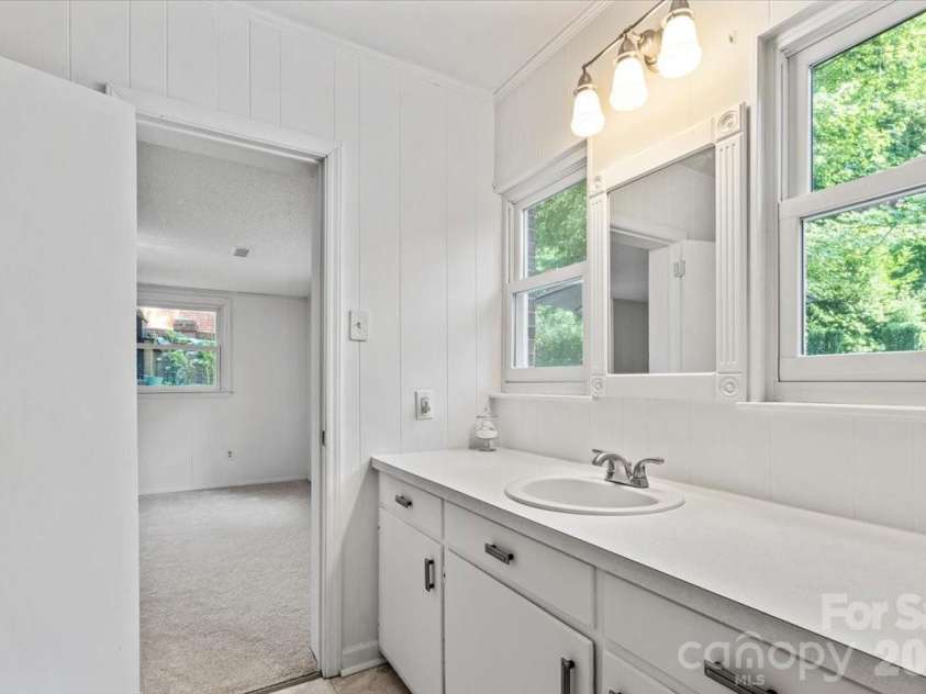 1745 Wensley Drive, Charlotte, NC 28210.  MLS# CAR4374719, YatesRealty ID 24845. 