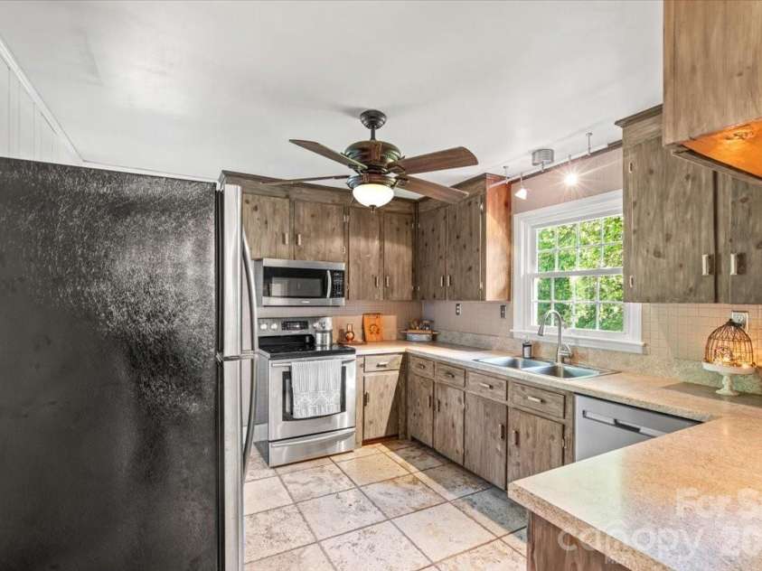 1745 Wensley Drive, Charlotte, NC 28210.  MLS# CAR4374719, YatesRealty ID 24845. 
