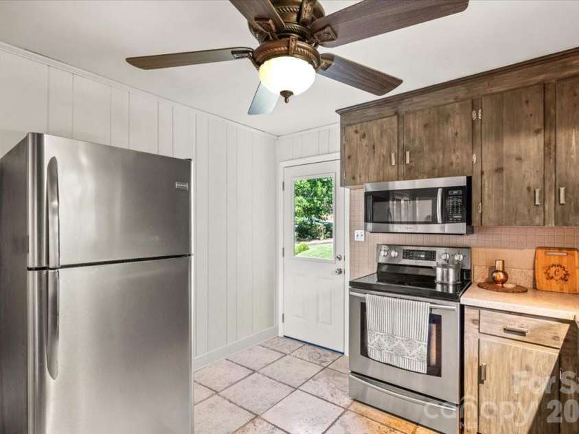 1745 Wensley Drive, Charlotte, NC 28210.  MLS# CAR4374719, YatesRealty ID 24845. 
