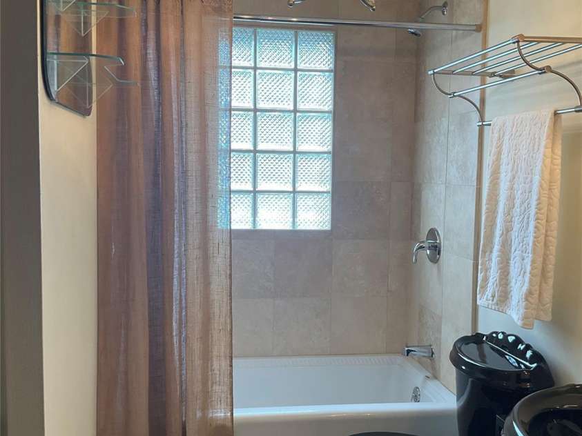 1745 Wensley Drive, Charlotte, NC 28210.  MLS# CAR4374719, YatesRealty ID 24845. 