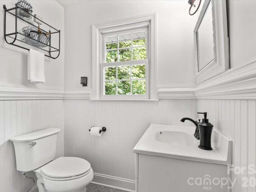 1745 Wensley Drive, Charlotte, NC 28210.  MLS# CAR4374719, YatesRealty ID 24845. 